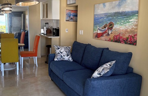 Isla Verde Condominio | Escápate al Paraíso: Apartamento Frente al Mar en Isla Verde, Puerto Rico.