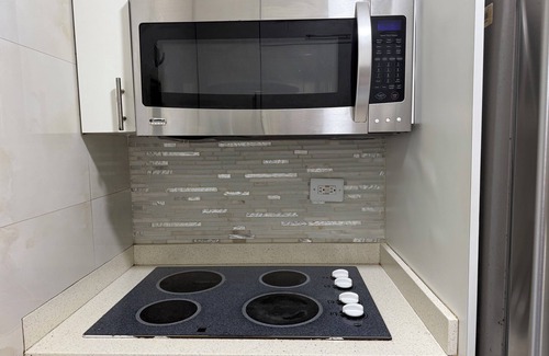 Isla Verde Condominio | Escápate al Paraíso: Apartamento Frente al Mar en Isla Verde, Puerto Rico.