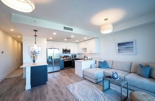 Central Sarasota Condominio | Escape to Paradise: Charming 2BR Condo, Sarasota Bay - Serenity Meets City Vibes