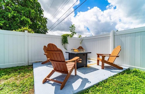 Boulevard Heights Casa | Escape to Private Poolside Bliss