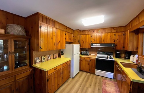 Pocono Lake Cabina | Escape to Serenity: Monthly Cottage Rental by the Stream in Pocono Lake!
