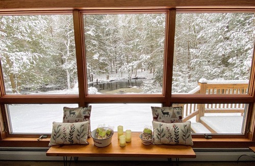 Pocono Lake Cabina | Escape to Serenity: Monthly Cottage Rental by the Stream in Pocono Lake!