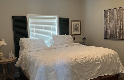 Charlton County Cabina | Escape to serenity: Lodge Rental on a beautiful working cattle farm!