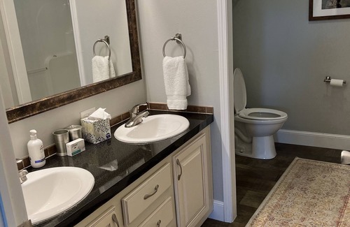 Charlton County Cabina | Escape to serenity: Lodge Rental on a beautiful working cattle farm!