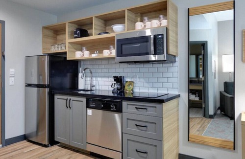 Hurst Casa | Escape to Sumptuous Studio Suite! Pets Allowed