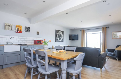 Bryngwran Cabaña | ESCAPE TO THE CHAPEL ANGLESEY, family friendly in Bryngwran