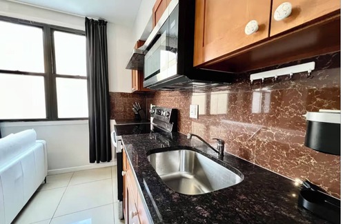 Center City Apartamento | Escape to the City in this wonderful 2bd Apt steps from Convention Center!
