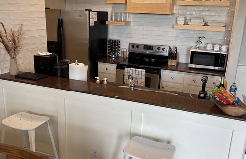 Leander Condominio | Escape To The Hollows on Lake Travis/ golf card provided