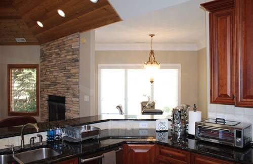 Denver Casa | ESCAPE TO THE LAKE! ￼QUIET cove, RELAXING pool, with own dock!