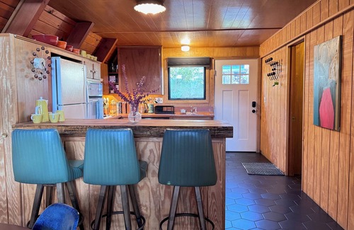 Running Springs Cabina | Escape to the mountains and get out in nature to hike, enjoy the lakes, and skiing/snowboarding!