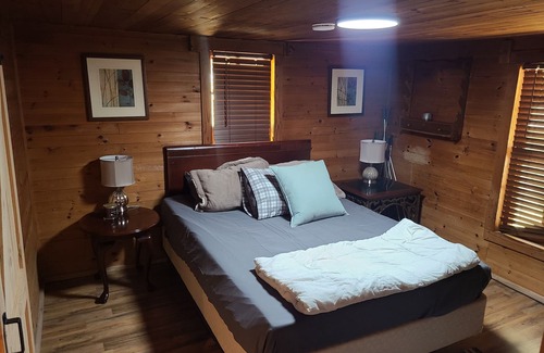 Millers Creek Otro | Escape to the NC Mountainside and stay in this cozy farmhouse