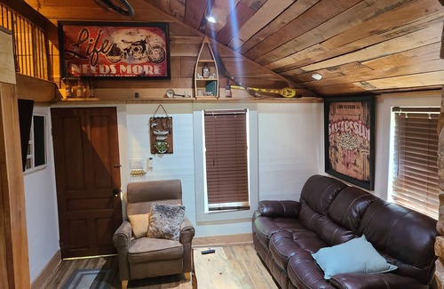 Millers Creek Otro | Escape to the NC Mountainside and stay in this cozy farmhouse