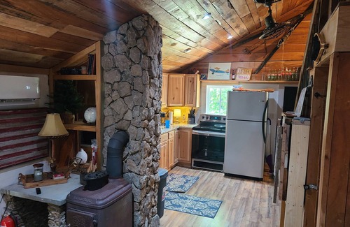 Millers Creek Otro | Escape to the NC Mountainside and stay in this cozy farmhouse