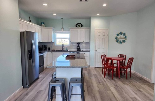 Crystal Beach Casa | Escape to the beach w/pets &kids
