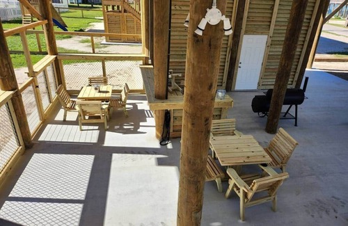 Crystal Beach Casa | Escape to the beach w/pets &kids