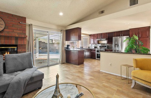 Walnut Casa | Escape to Tranquility at Breeze on N Country Hollow Drive - Your Retreat #41682