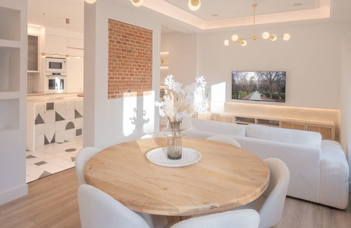 Ibiza Apartamento | Escápate al Encanto Urbano: Piso con Balcón y Espacios Modernos"