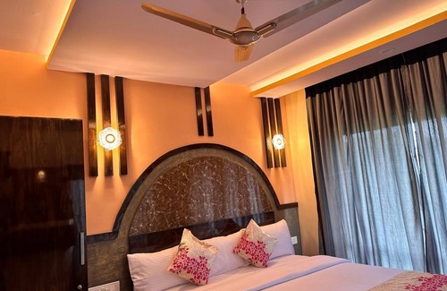 Elappara Complejo | Escape to Vagamon Bliss: Luxury Pool Resort Amidst Nature's Serenity