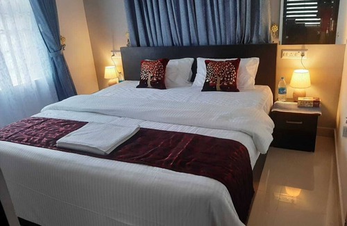 Elappara Complejo | Escape to Vagamon Bliss: Luxury Pool Resort Amidst Nature's Serenity