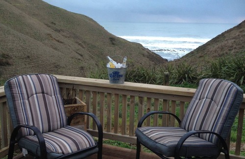 Te Akau Cabina | ¡Escápese a su propio valle escondido y playa aislada en la hermosa costa oeste!