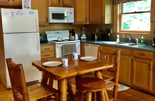 Gatlinburg - Pigeon Forge Cabina | Escape to Your Private Getaway at Tucked Away Cabin in Beautiful Sky Harbor!