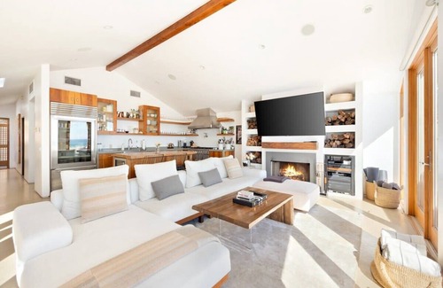 Central Malibu Casa | Escondido Beach Club by Stay Awhile Villas