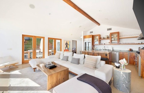 Central Malibu Casa | Escondido Beach Club by Stay Awhile Villas