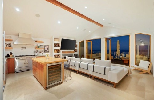 Central Malibu Casa | Escondido Beach Club by Stay Awhile Villas
