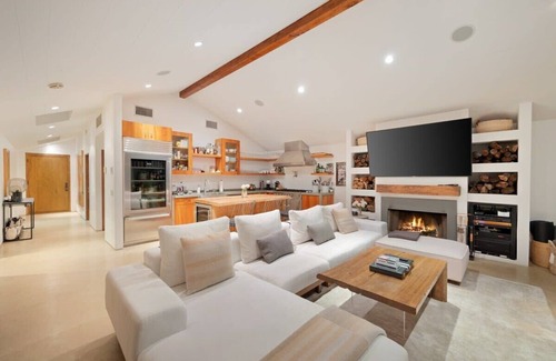 Central Malibu Casa | Escondido Beach Club by Stay Awhile Villas