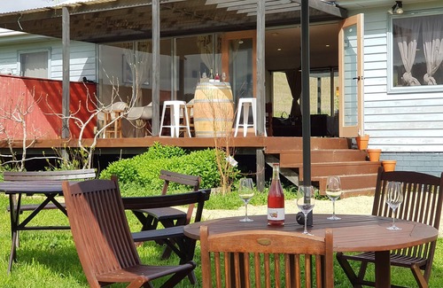 Tea Tree Cabaña | Ese vineyard cottage, family friendly 30mins from Hobart CBD
