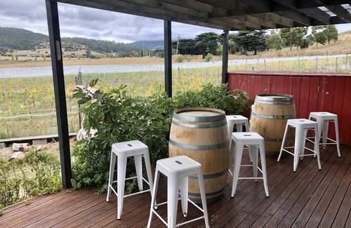 Tea Tree Cabaña | Ese vineyard cottage, family friendly 30mins from Hobart CBD