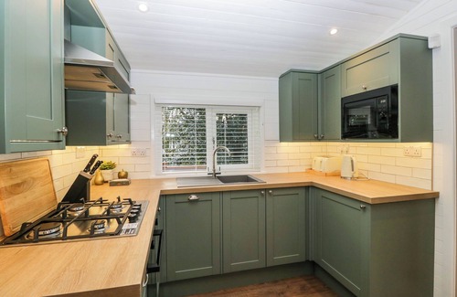 Troutbeck Bridge Cabaña | ESK PIKE, family friendly, with hot tub in Windermere