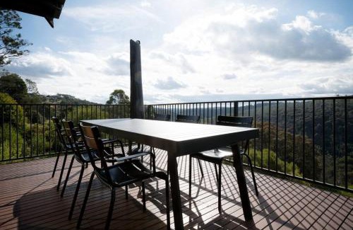Blackstone Heights Casa | Esk Treehouse Cabin Unique Home with River Views