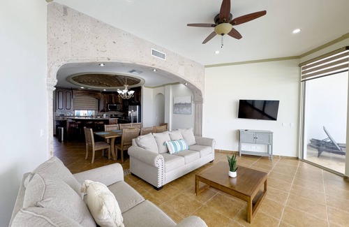Sandy Beach Condominio | Esmeralda Beach Resort 2 Bedrooms Condo B 402