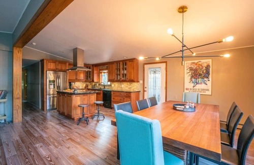 New Paltz Casa | Esopus Escape: Pool, Hot Tub & Media Room