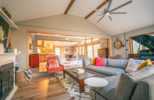 New Paltz Casa | Esopus Escape: Pool, Hot Tub & Media Room