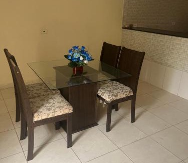 Juazeiro do Norte Casa | Espaço Amplo de 2 quartos com 2 camas de casal e 1 de solteiro