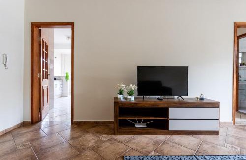 Regiao Urbana Homogenea X Apartamento | Espaçoso com 2 Quartos, bem tranquilo c/varanda!