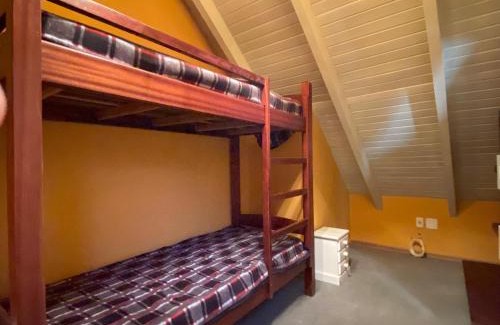 Quinta da Serra Apartamento | Espaçoso duplex 4 dorm para 10 pessoas no centro