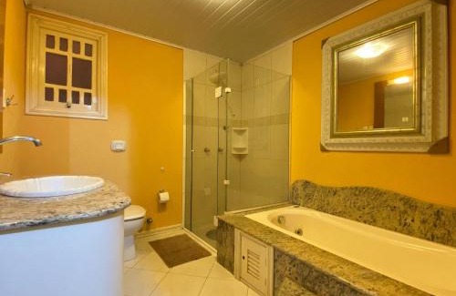 Quinta da Serra Apartamento | Espaçoso duplex 4 dorm para 10 pessoas no centro