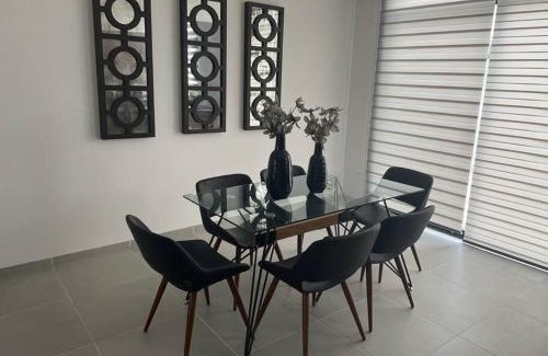 San Luis Potosi Apartamento | Espaciosa casa cerca de zona industrial