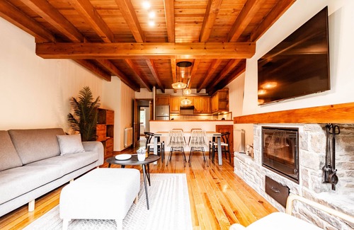 Salardu Apartamento | Espacioso Apartamento con Jardín en Salardú