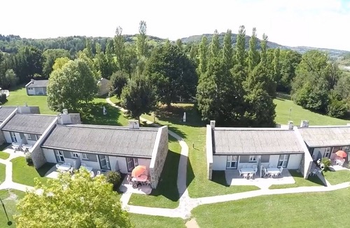 Espalion Apartamento | Espalion, agradable alojamiento 5 personas, piscina climatizada, ideal para familias