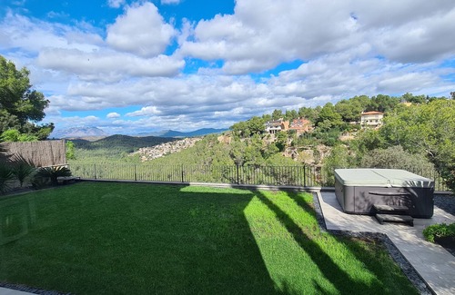 Corbera De Llobregat Casa | Espectacular casa de campo con jacuzzi y piscina. SOLO familias.