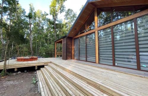 Pucon Casa | Espectacular Cabaña, 3D2B, con tinaja, recinto privado, 5 minutos del centro de Pucon