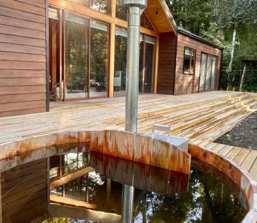 Pucon Casa | Espectacular Cabaña, 3D2B, con tinaja, recinto privado, 5 minutos del centro de Pucon