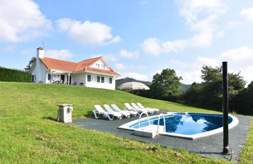 Navajeda Casa | Espectacular casa con piscina y gran jardín
