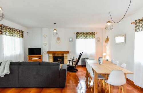 Navajeda Casa | Espectacular casa con piscina y gran jardín