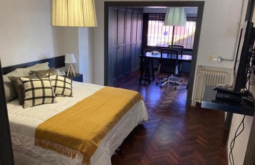 Pocitos Casa | Espectacular casa de 4 dormitorios y 5 baños para 12 personas, en la mejor zona de Montevideo