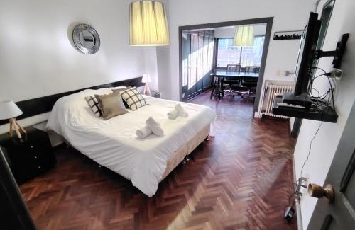 Pocitos Casa | Espectacular casa de 4 dormitorios y 5 baños para 12 personas, en la mejor zona de Montevideo